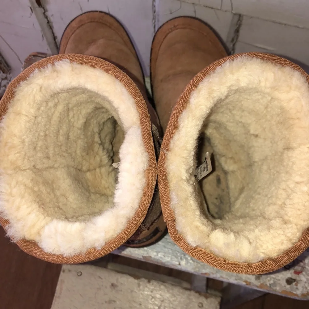 Classic Ugg Boots - Picture 4 of 8